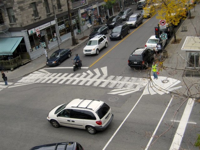 great-examples-of-crosswalks-street-art-42639